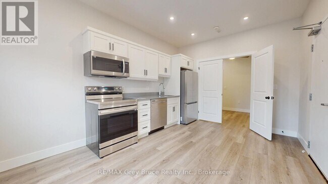 Photo du bâtiment - 39 1st Ave S