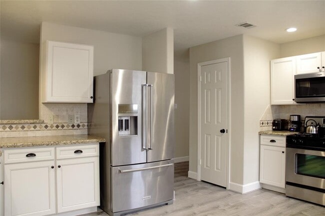 Foto del edificio - 1803 Edinburg Ave