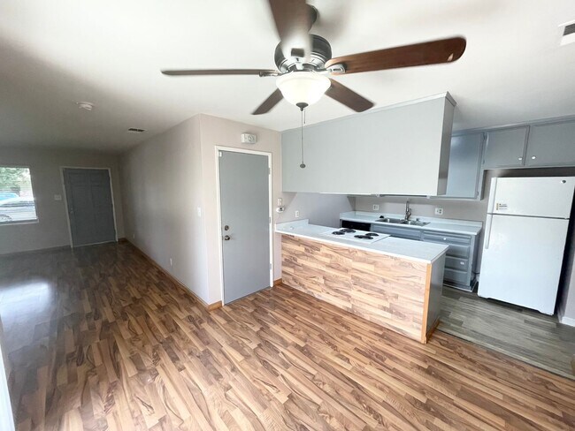 Foto del edificio - Adorable completely remodeled home near UC...