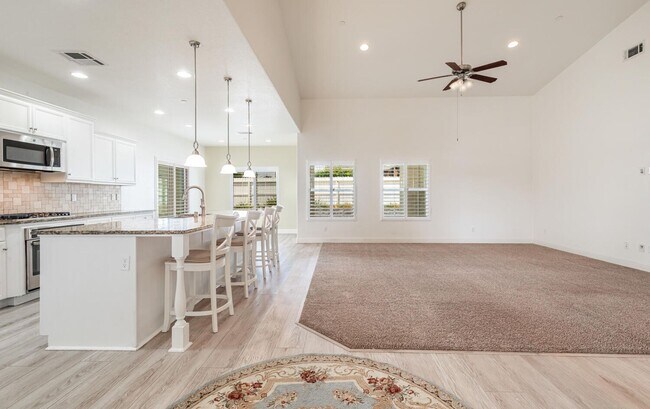 Building Photo - Amazing 3 Bedroom+Flex Room/2 Bath/3 Car G...