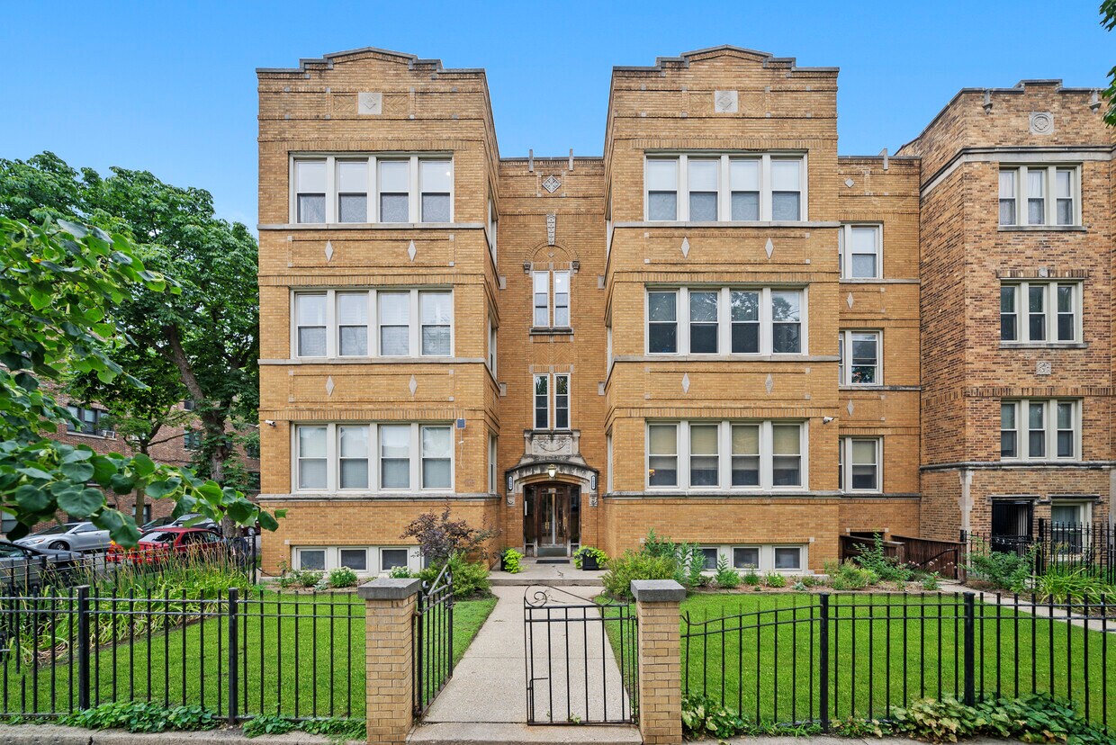 Foto principal - 2060 W Fargo Ave