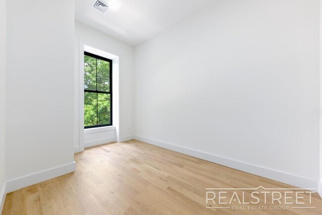 Foto del edificio - Brand New 3 Bed in Bed Stuy Brownstone!