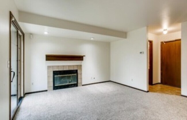 Building Photo - 1205 S Dahlia St