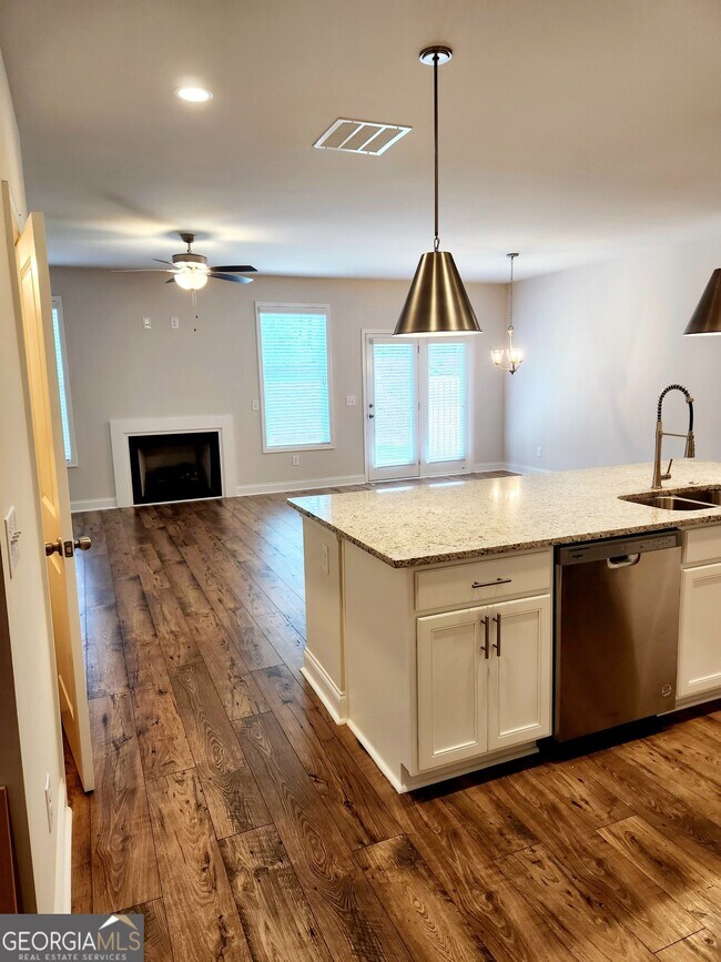 Foto del edificio - 5102 Hillington Wy