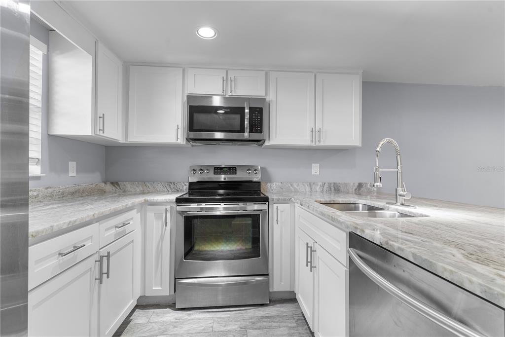 Primary Photo - 10132 Lake Oak Cir