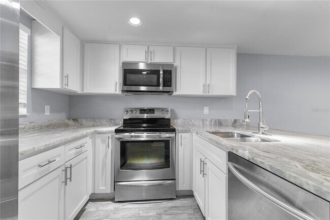 Foto del edificio - 10132 Lake Oak Cir
