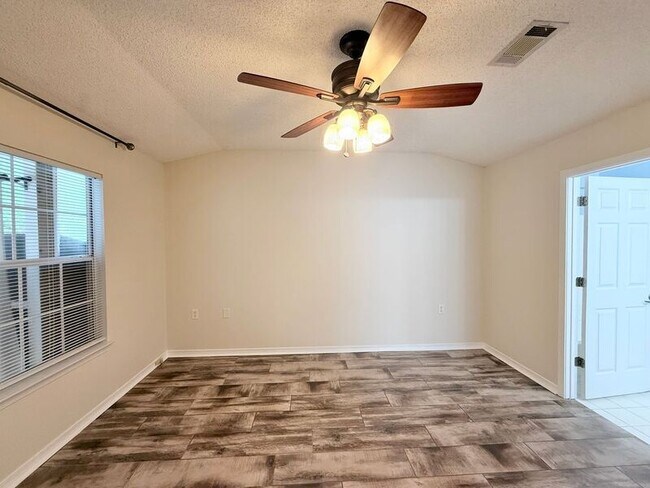 Foto del edificio - 2313 Shoal Creek Dr