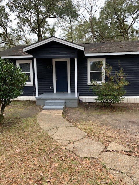 Primary Photo - 4065 Hillcrest Ln W