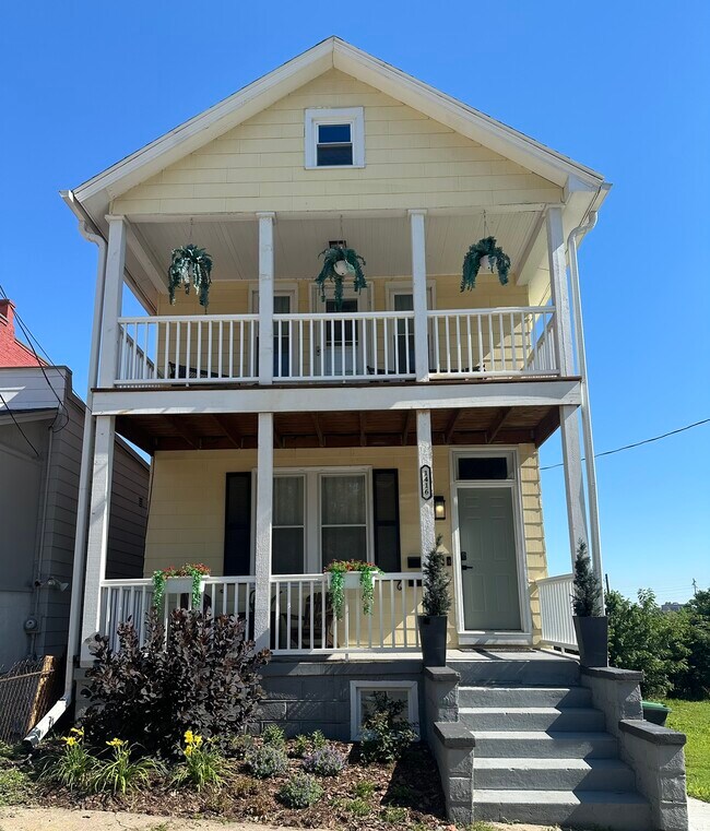 Building Photo - 1416 William St