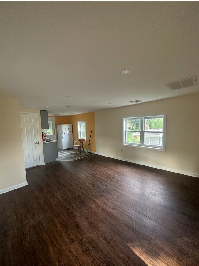 Livingroom - 95 Thompson Ave
