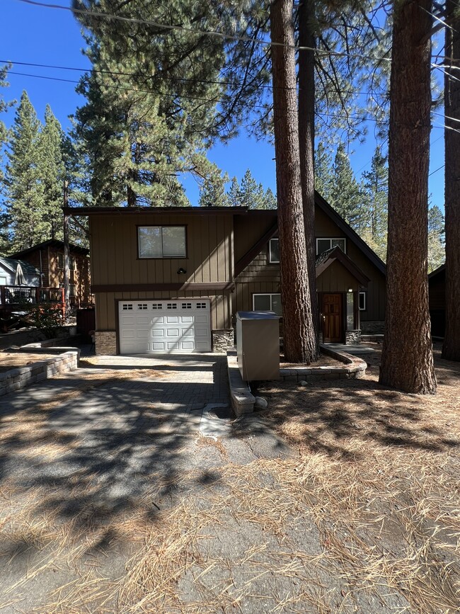 Building Photo - 933 Edgewood Cir
