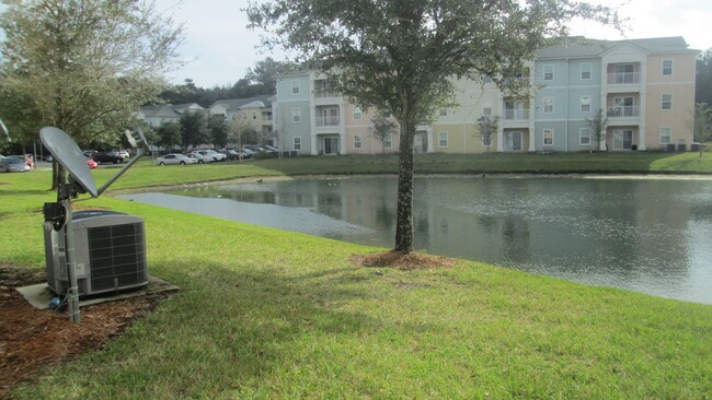 Building Photo - 8226 Green Parrot Rd