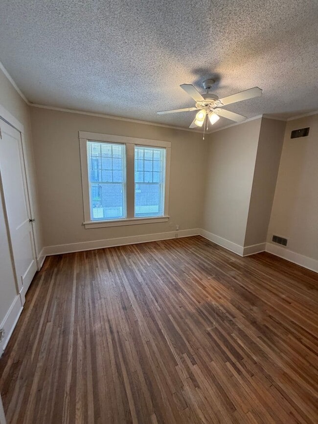Building Photo - Charming Midtown Memphis Home Near Rhodes College