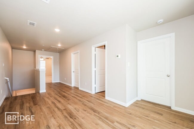 Building Photo - 1208 Sunnyvale Ln
