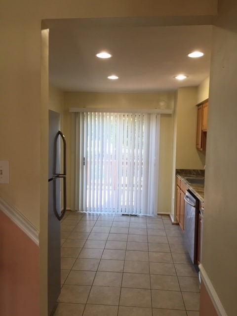 Building Photo - 11000 Spring Lake Dr
