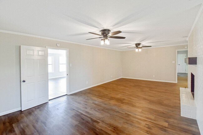 Foto del edificio - Available Now! Newly Remodeled 4 Bed 3 Bat...