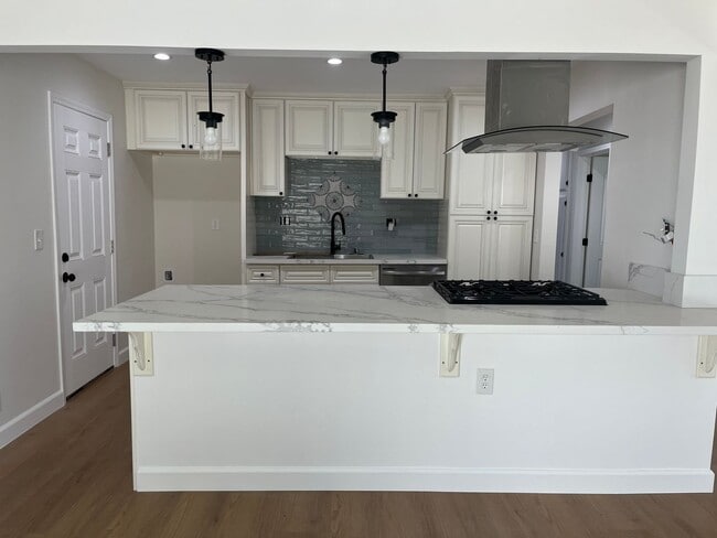 Photo - For Rent – Newly Remodeled 3 Bed / 2 Bath ... Townhome