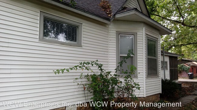 Building Photo - 516 NE Twiss Ave