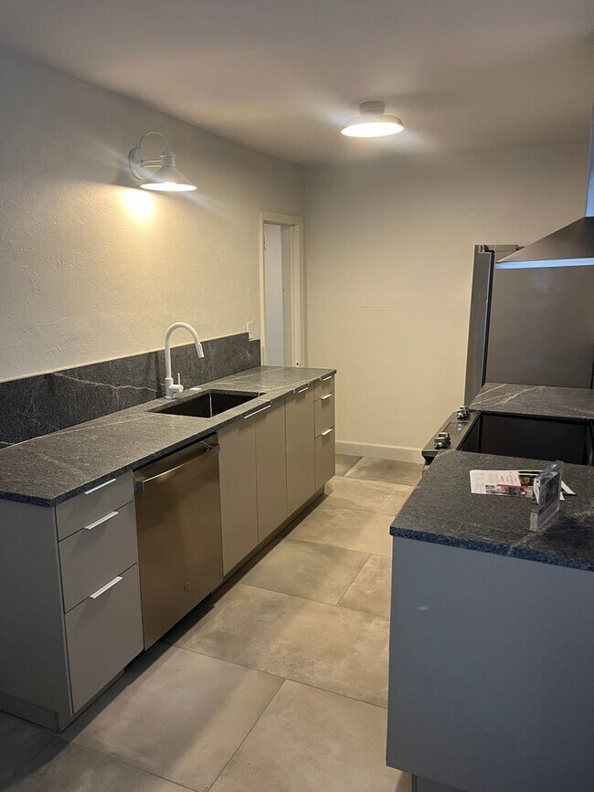 Foto del edificio - 2679 Olympia St