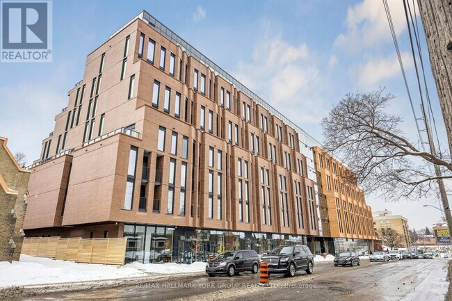 Photo du bâtiment - 1720 Bayview Ave