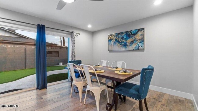 Foto del edificio - 1614 N Sunset Dr