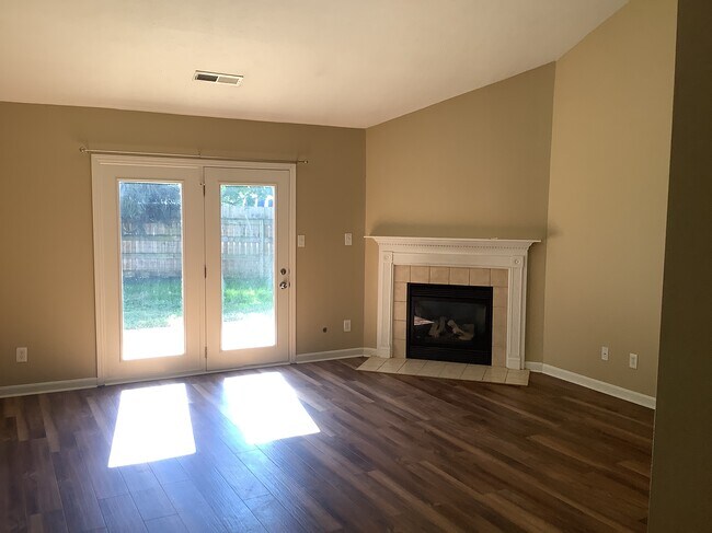 Foto del edificio - 650 Quail Hollow Drive