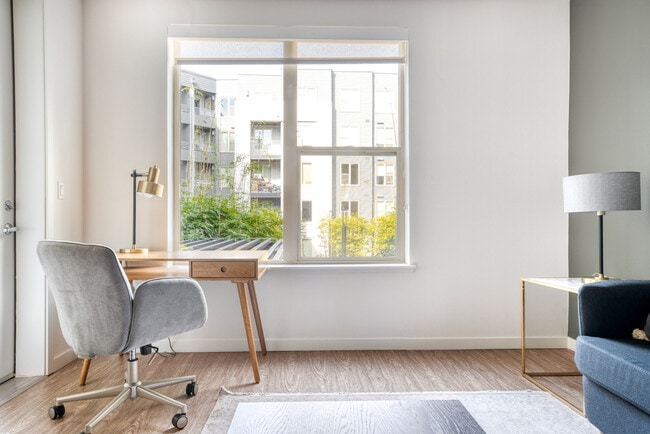 Foto del edificio - 650 E Capitol Ave