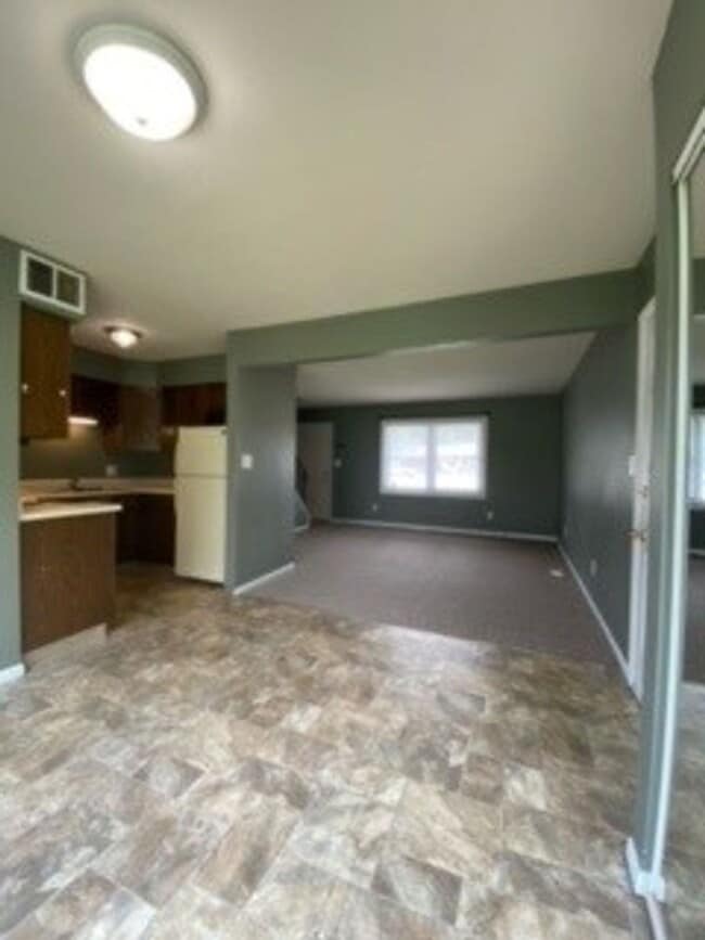 Building Photo - 1402 Co Rd 6
