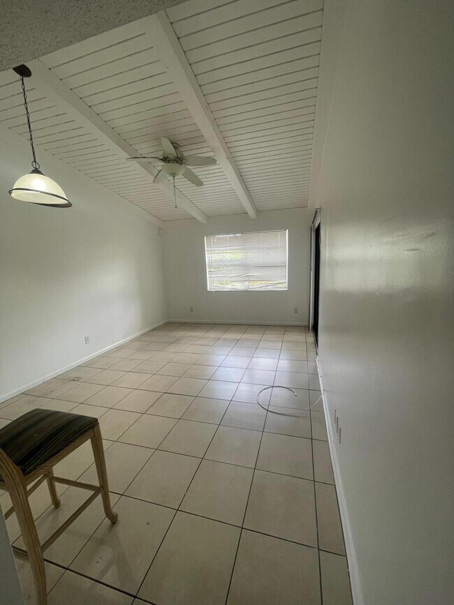 Foto del edificio - 496 Glenwood Dr