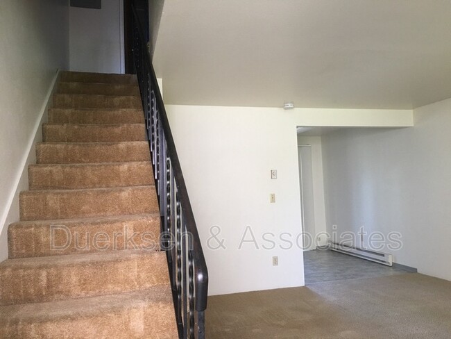 Building Photo - 112 NE Conifer Blvd
