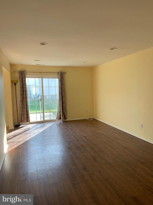 Building Photo - 3 Cinnamon Dr