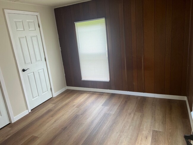 Building Photo - Beautifully Updated 3 bedroom 2 bath home