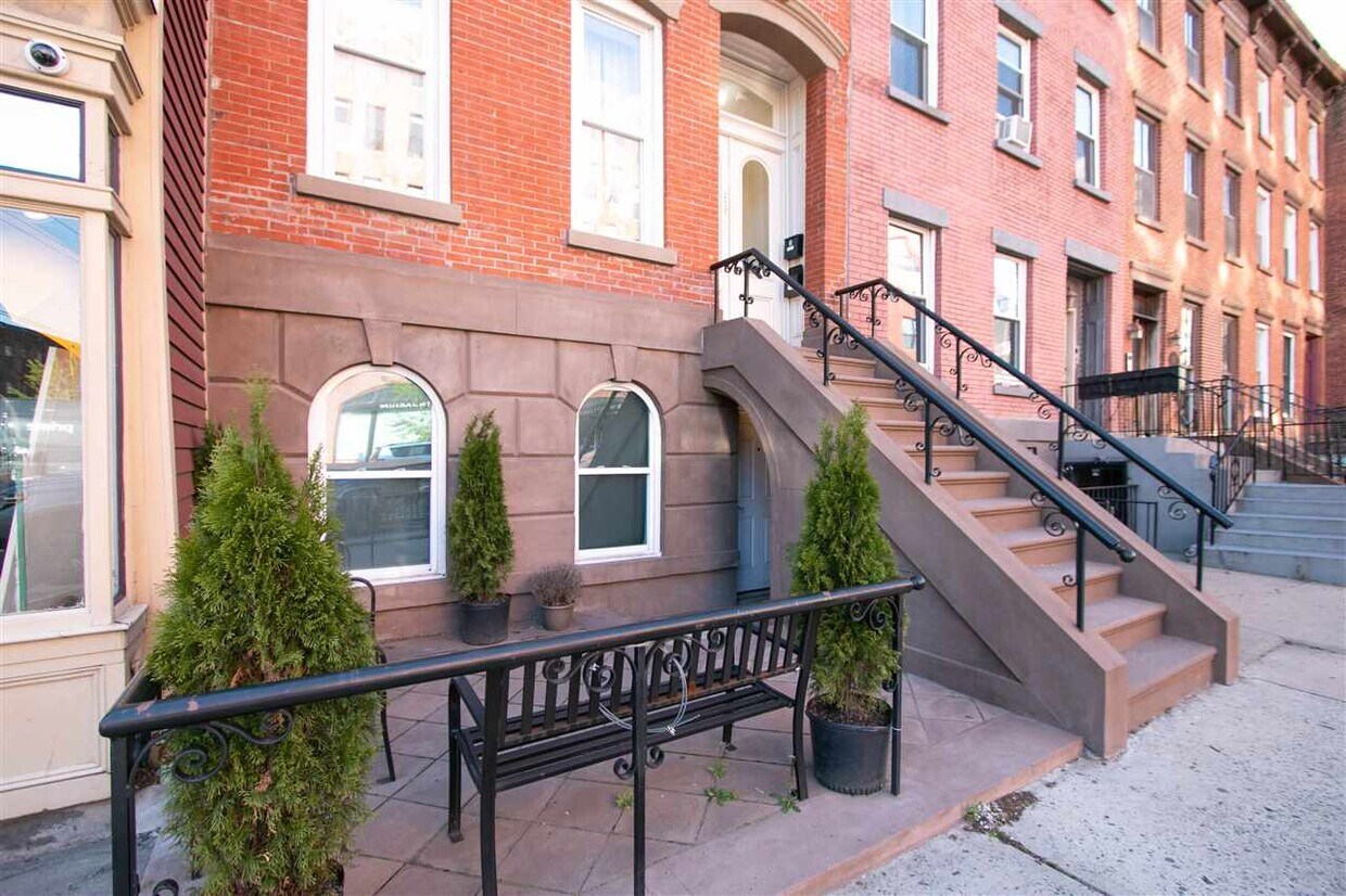 257 Grove St, Jersey City, NJ 07302 House Rental in Jersey City, NJ