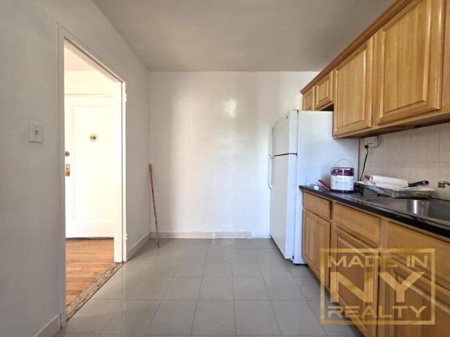 Building Photo - 2 bedroom in FOREST HILLS NY 11375