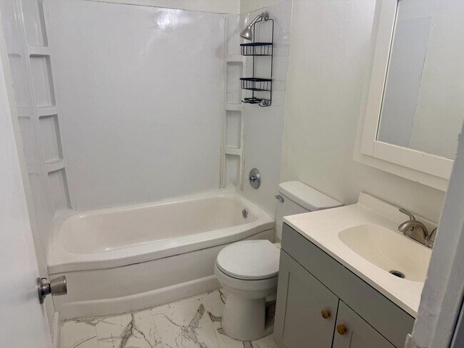 Foto del edificio - 1506 Crestview Dr