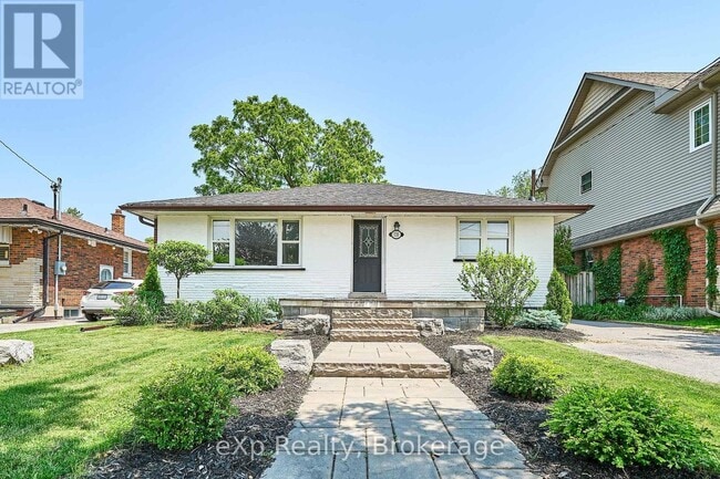 Building Photo - 111 Riverside Dr N