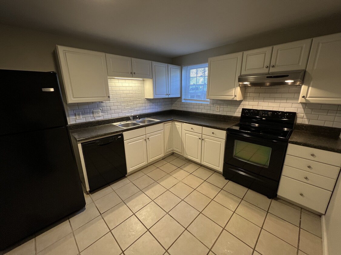 Primary Photo - 6490 Tuggle Dr