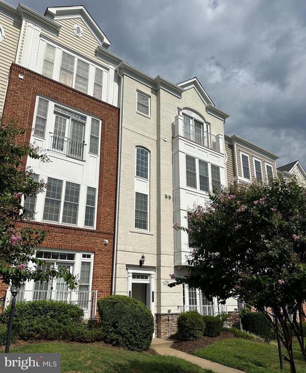 Building Photo - 2380 Brookmoor Ln