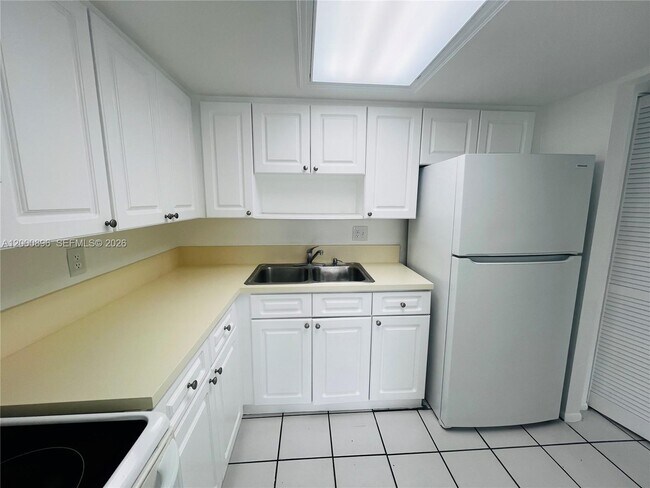 Foto del edificio - 8307 SW 142nd Ave