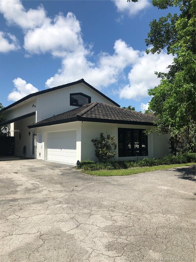Building Photo - 6590 SW 96th St
