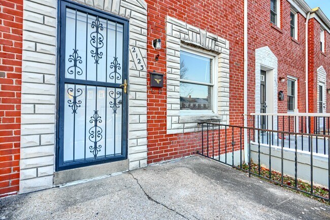 Foto del edificio - 2123 Graythorn Rd