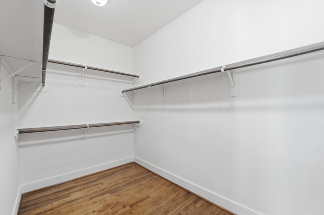 Building Photo - 917 W 23rd St