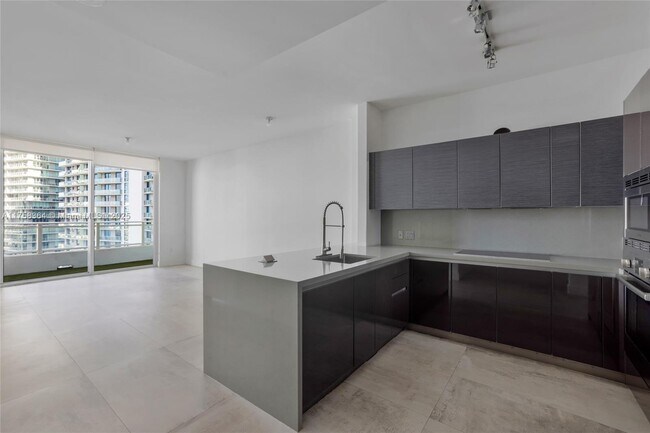 Building Photo - 1080 Brickell Ave