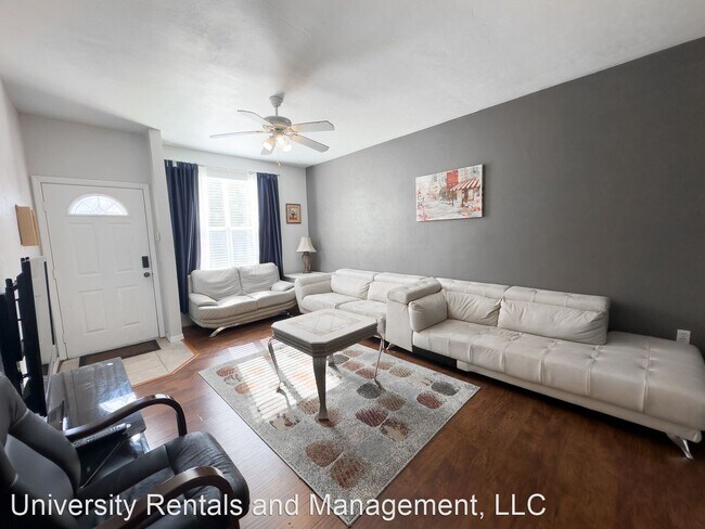 Foto del edificio - 2 br, 2.5 bath House - 3910 SW 20TH AVE UN...