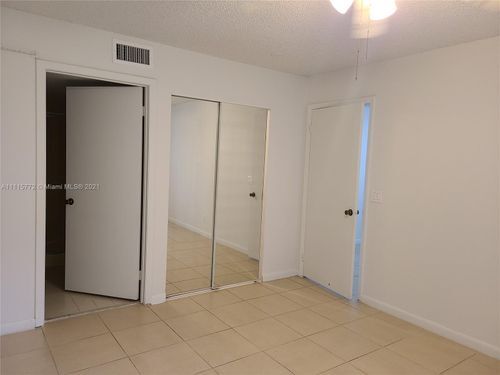 Foto del edificio - 8977 Wiles Rd