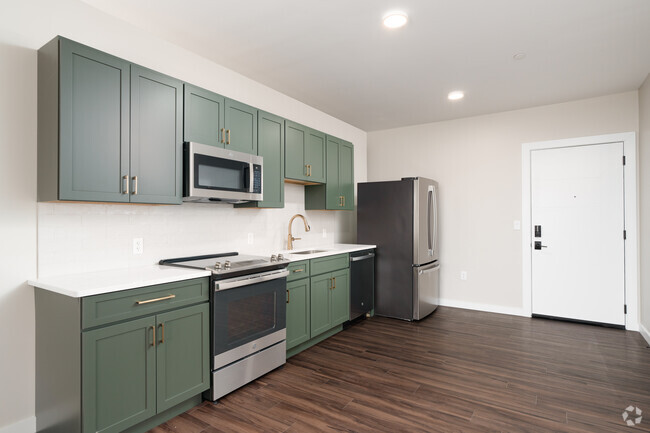 1BR, 1BA - 587SF - Kitchen - Station on Main