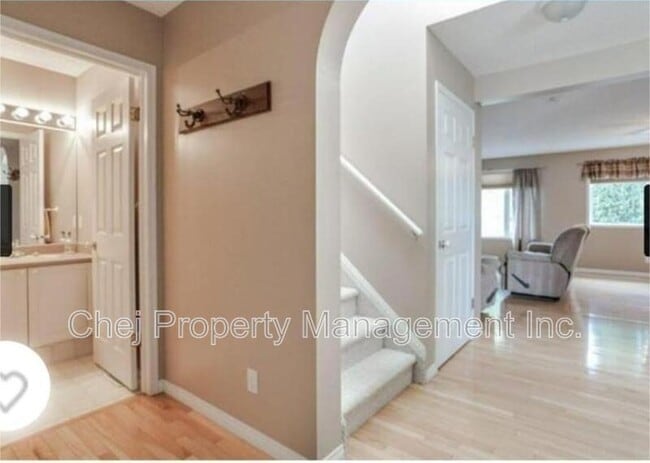 Building Photo - 838-118A 118a St NW