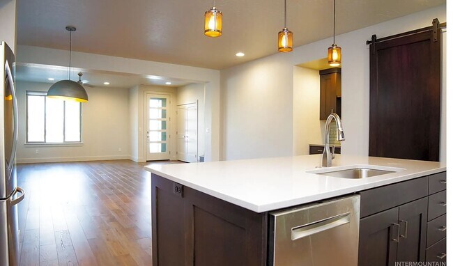 Foto del edificio - 4477 E Parkcenter Blvd