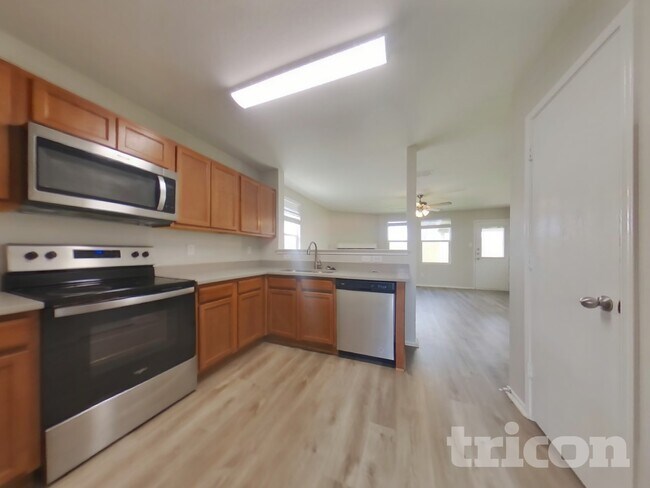 Foto del edificio - 16661 Woodside Dr