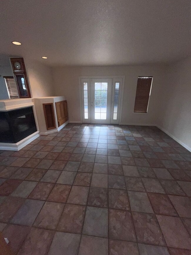 Foto del edificio - BEAUTIFUL UPDATED HOME IN WEST ROSEVILLE!!